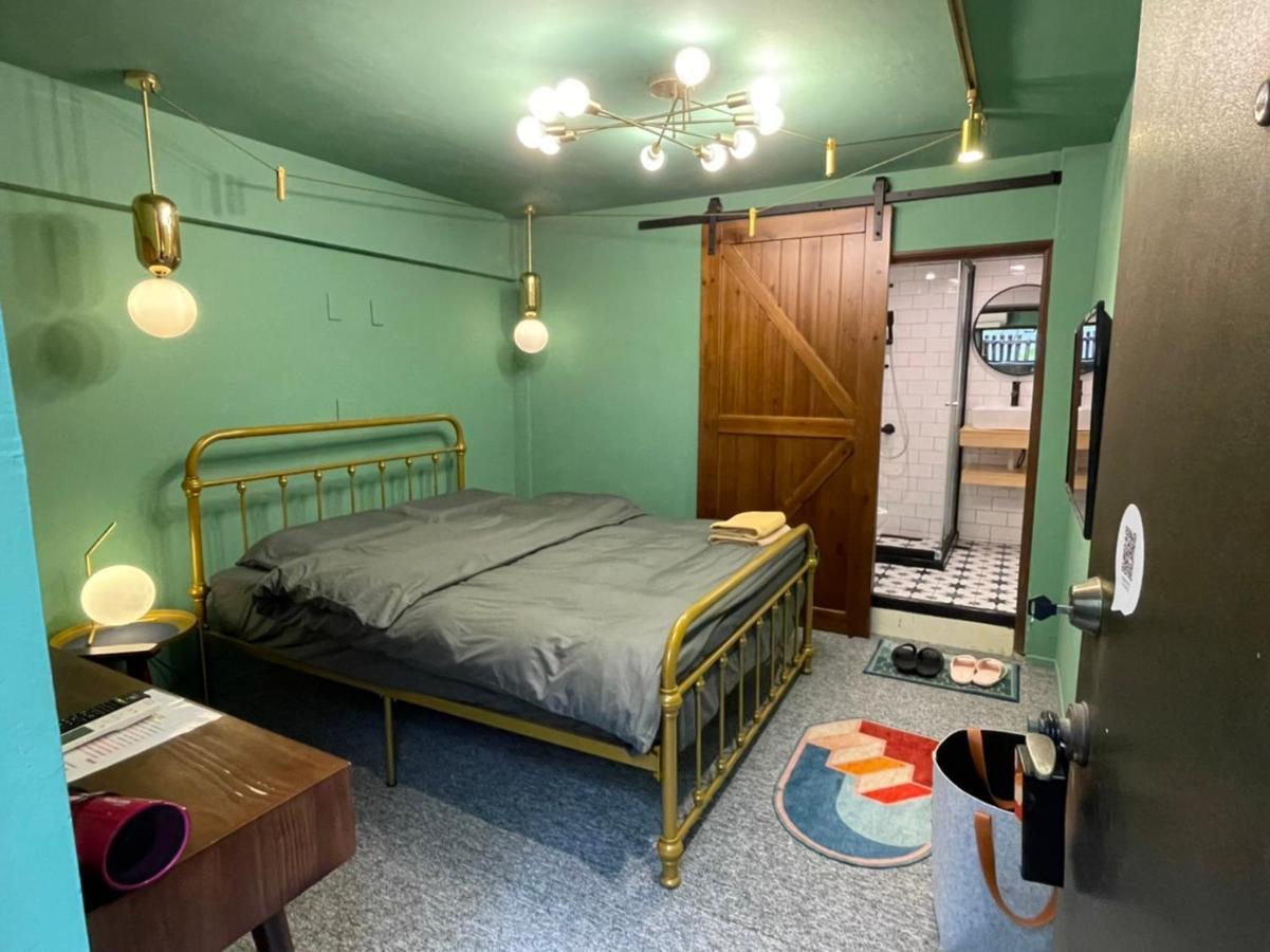 Hinoki Mansion Hostel Tainan Buitenkant foto