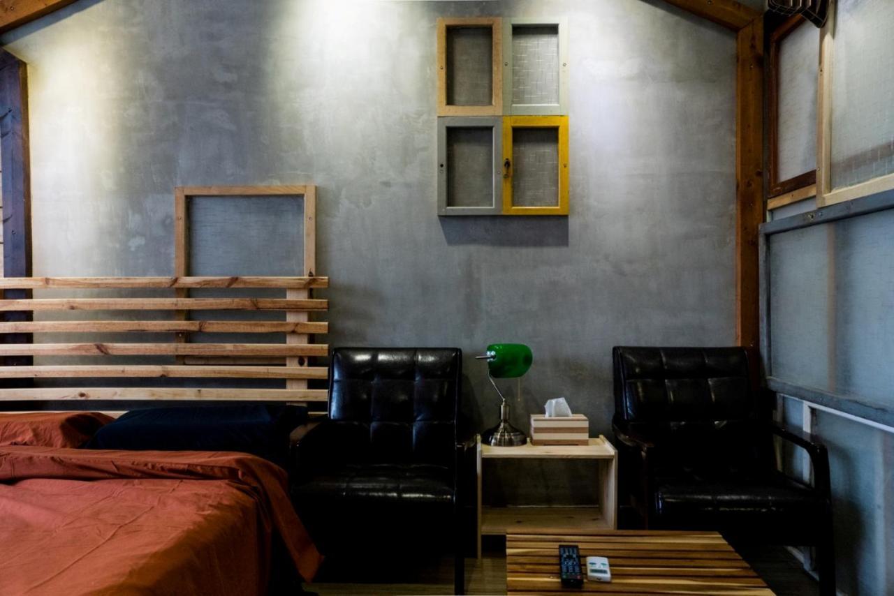 Hinoki Mansion Hostel Tainan Buitenkant foto