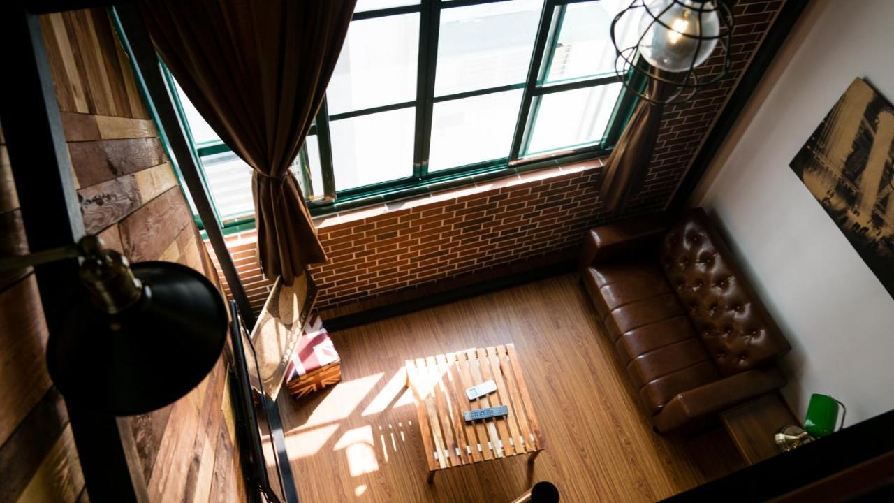 Hinoki Mansion Hostel Tainan Buitenkant foto