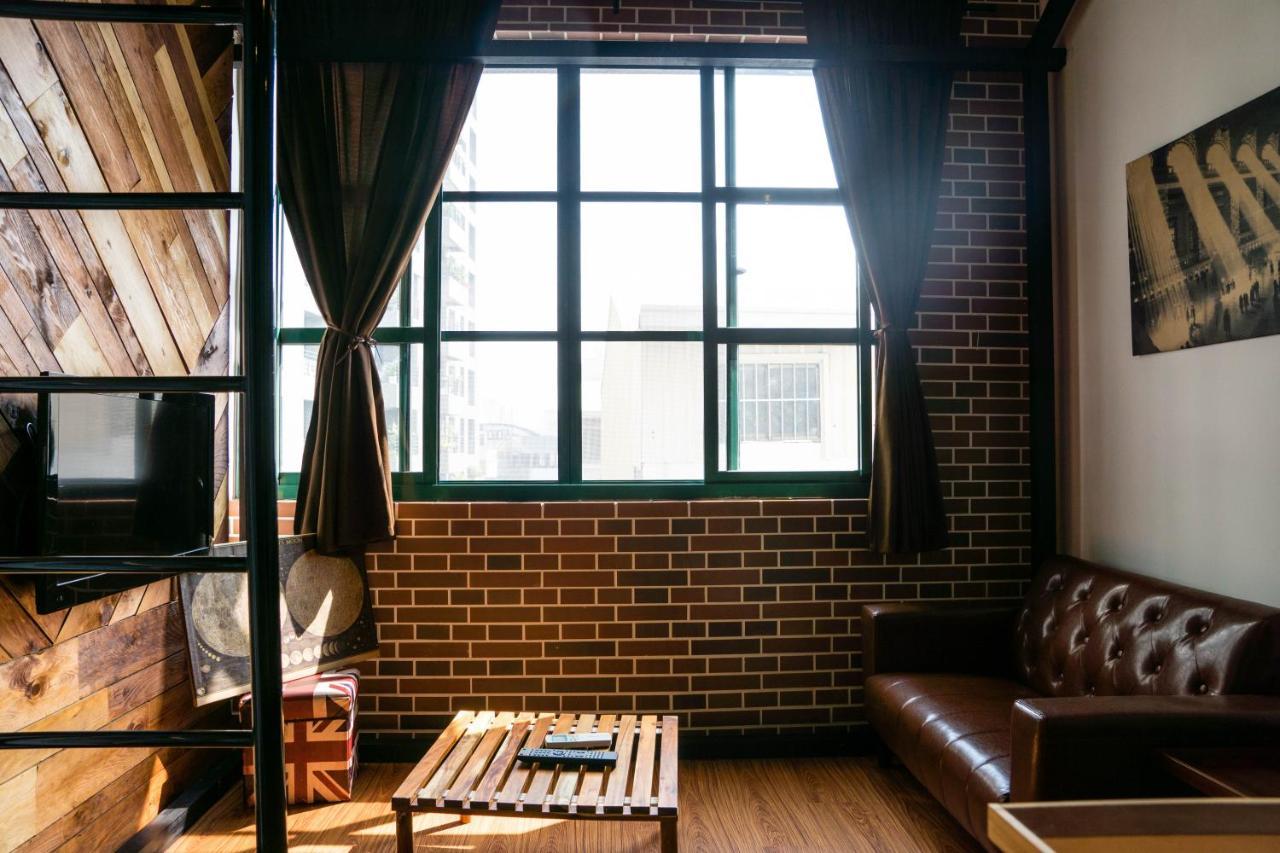 Hinoki Mansion Hostel Tainan Buitenkant foto