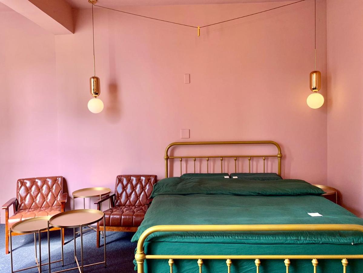 Hinoki Mansion Hostel Tainan Buitenkant foto